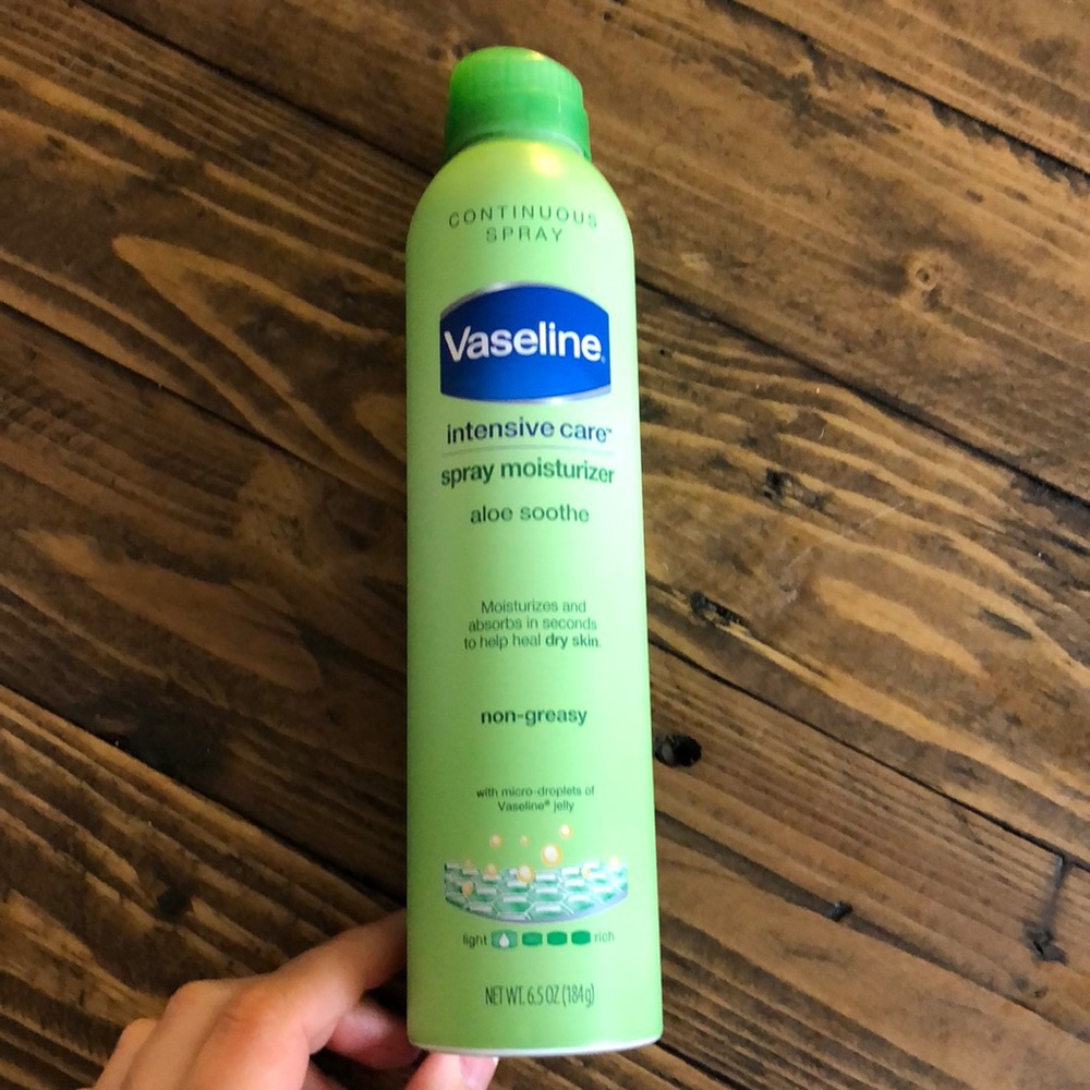 Vaseline spray moisturizer